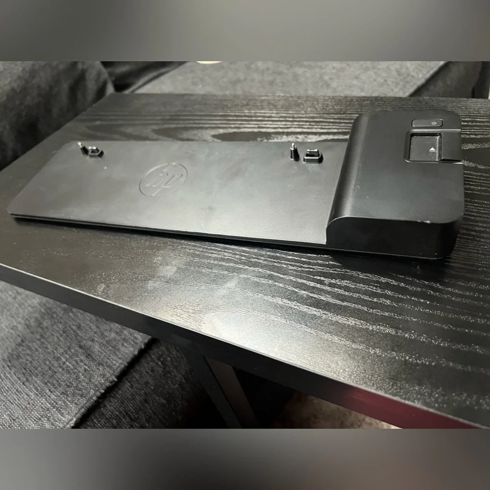 HP laptop docking station. G2 D9Y32